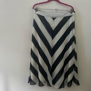 Beautiful and feminine Ann Taylor skirt!